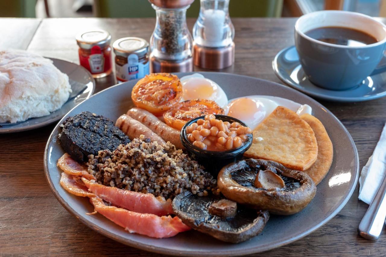 The Base Camp Hotel, Nevis Range Fort William Luaran gambar