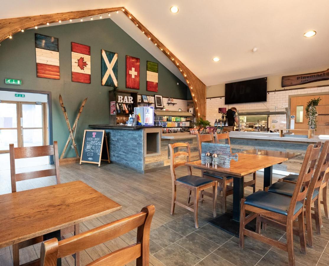 The Base Camp Hotel, Nevis Range Fort William Luaran gambar